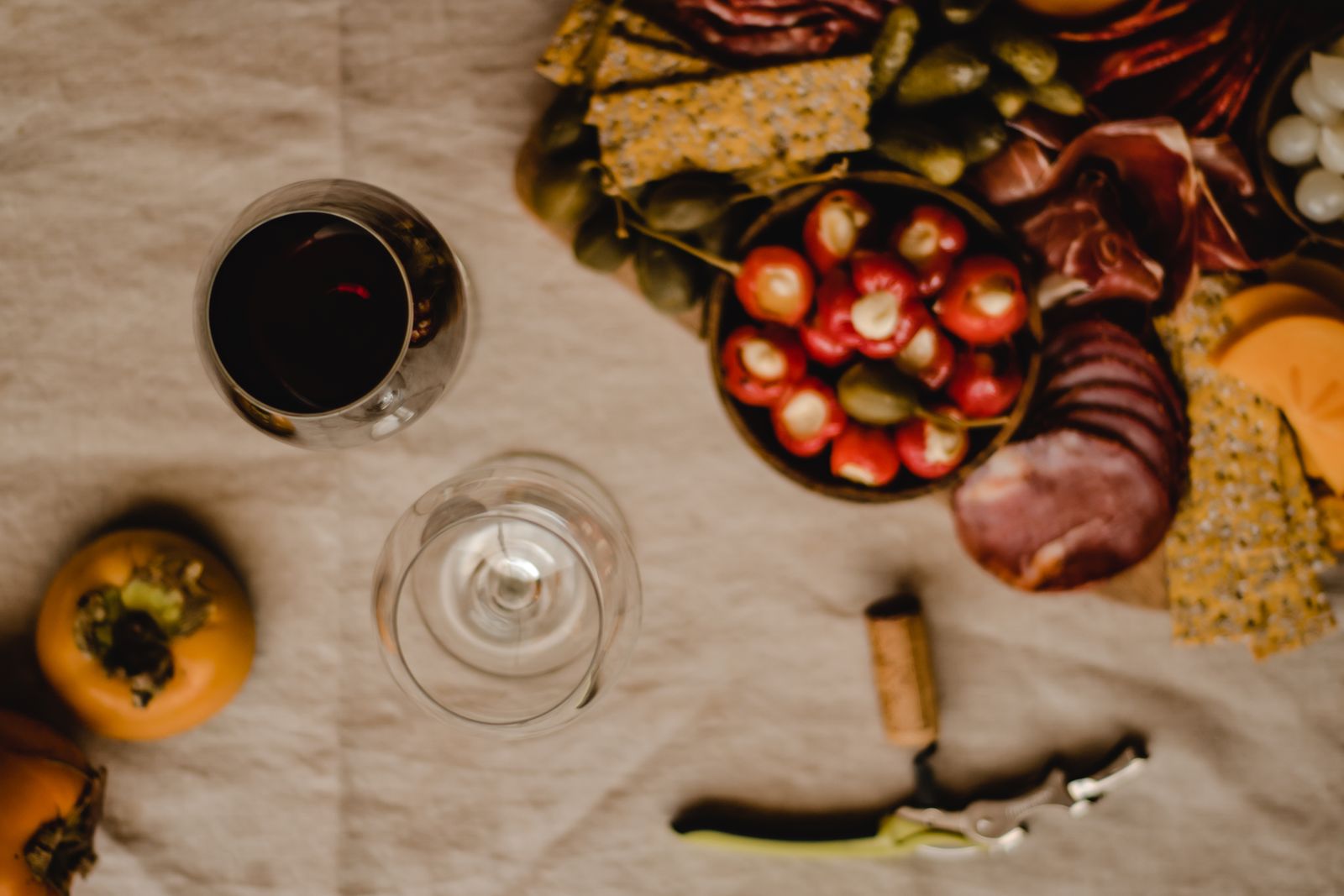 Visita a una Bodega con Comida en La Rioja: los 4 Formatos y Cuál Reservar