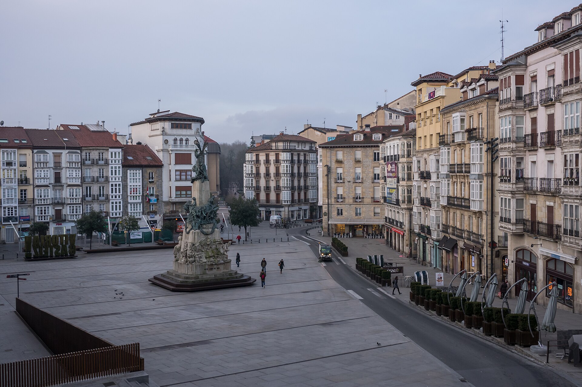 Vitoria-Gasteiz en un Día desde Haro: Catedral, Pintxo-Pote y Vuelta a Cenar